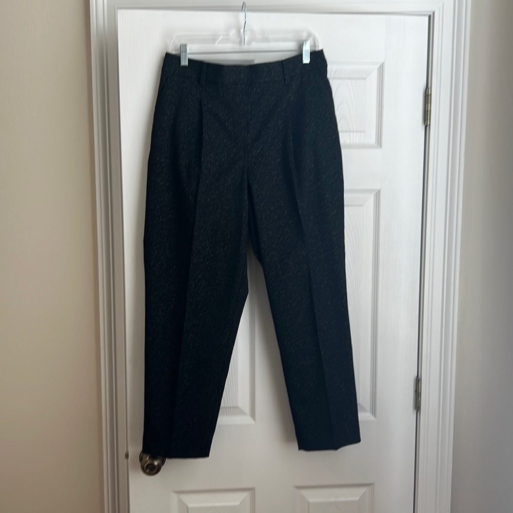 LOFT Black ankle pants with elastic back.